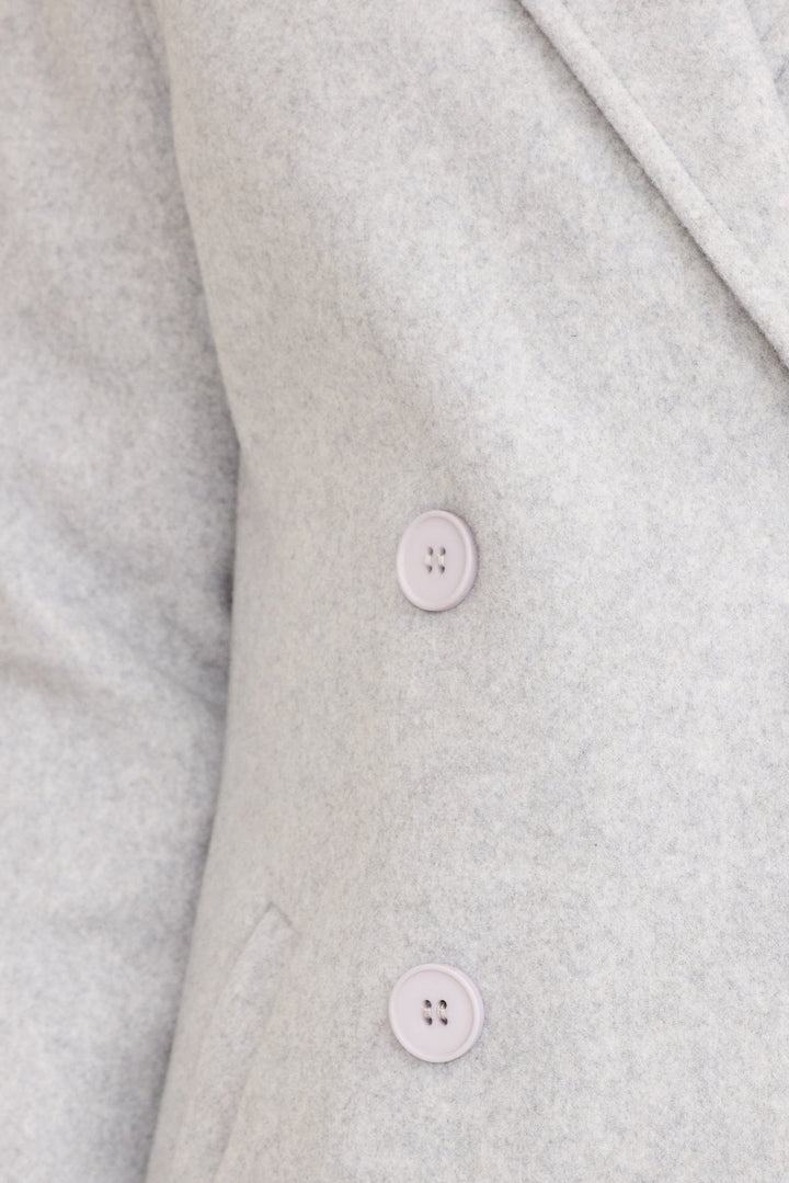 Women's Single Breasted Coat with Notch Lapels and Tailored Fit