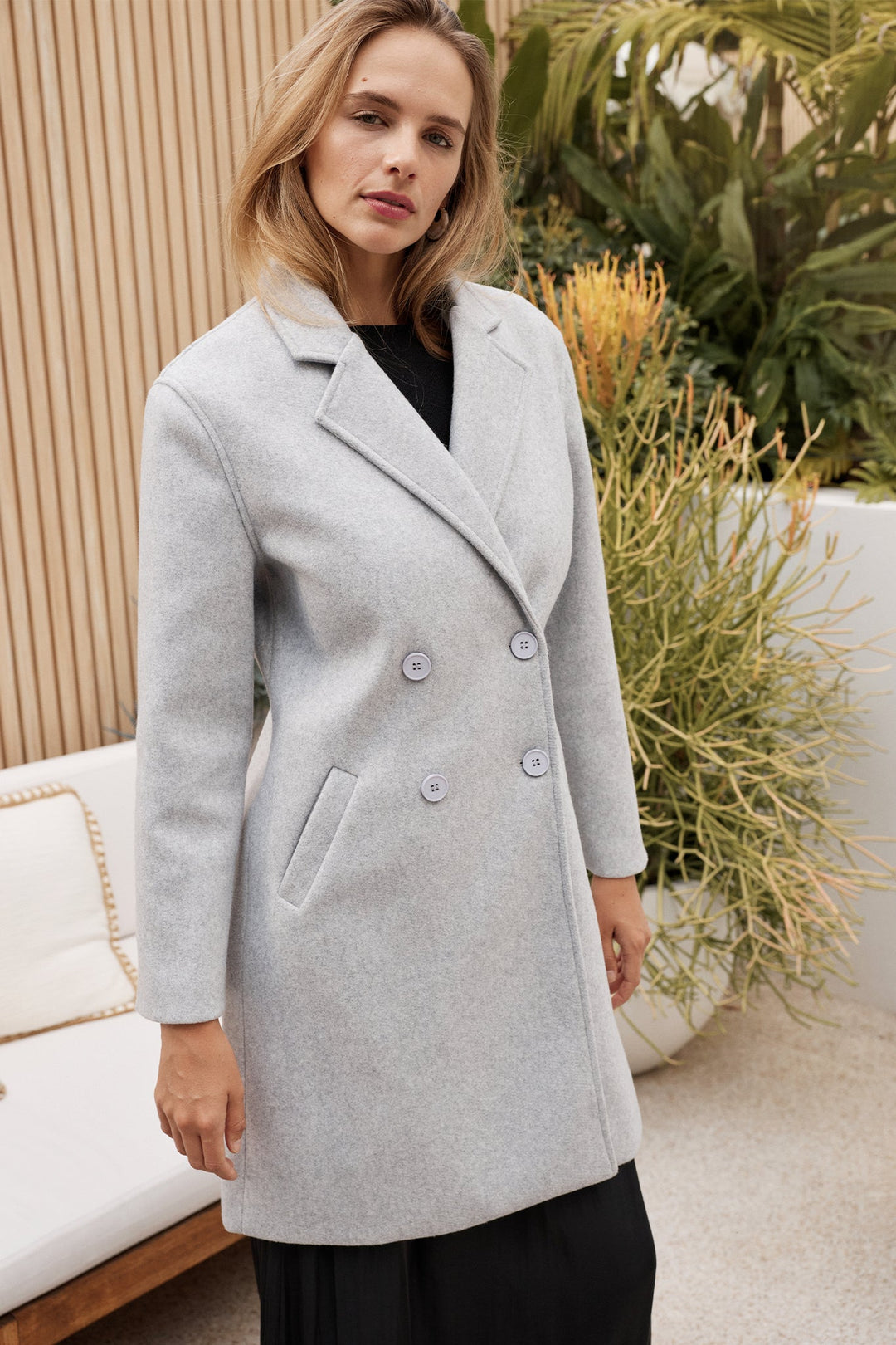 Women's Single Breasted Coat with Notch Lapels and Tailored Fit