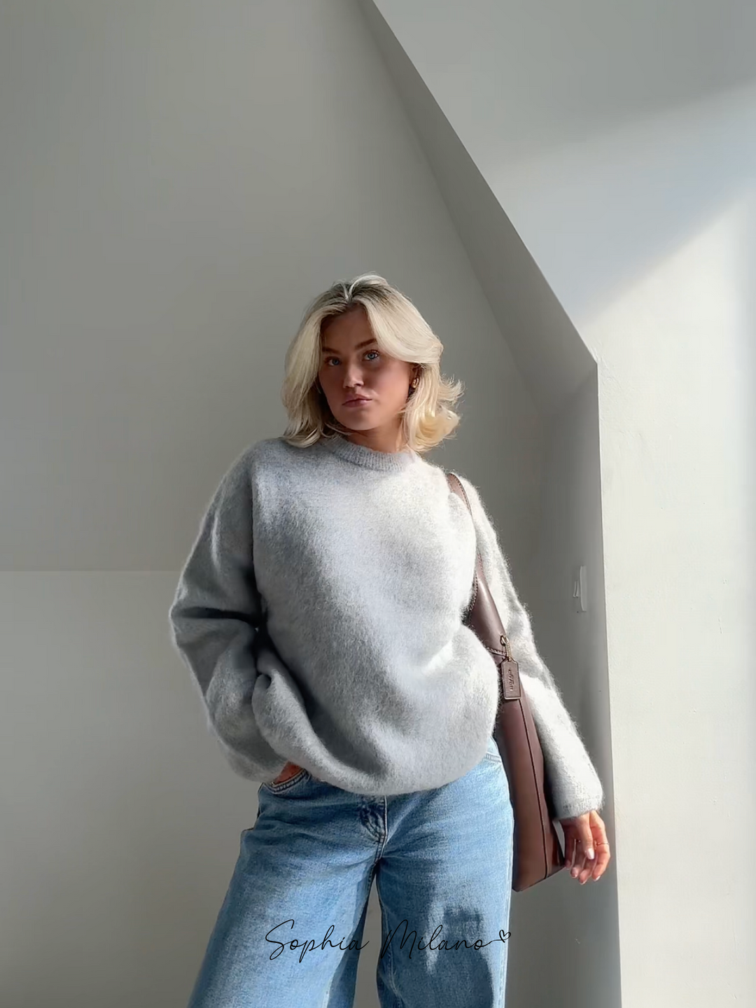 Women's Knitted Jumper with Round Neck and Relaxed Fit