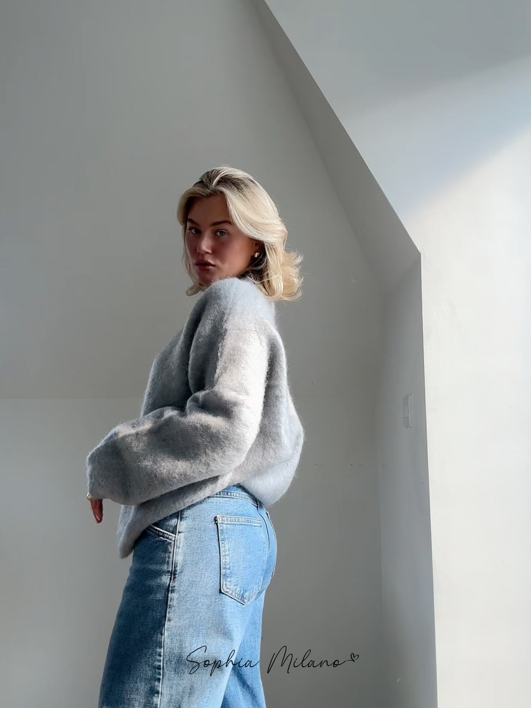 Women's Knitted Jumper with Round Neck and Relaxed Fit