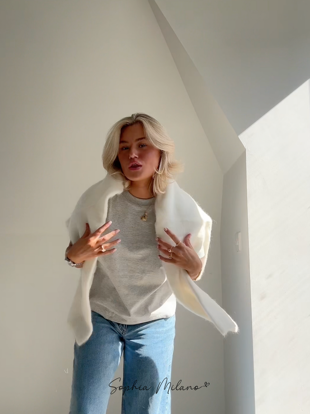 Women's Knitted Jumper with Round Neck and Relaxed Fit