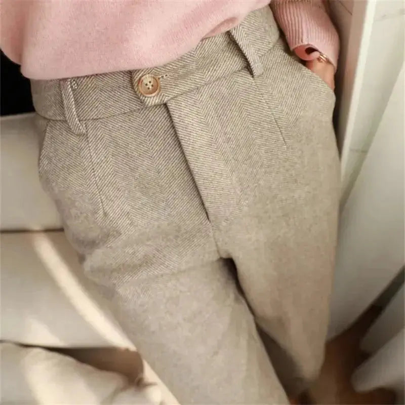Women's Tailored Trousers with High Waist and Pleated Front
