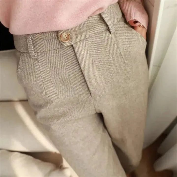 Women's Tailored Trousers with High Waist and Pleated Front