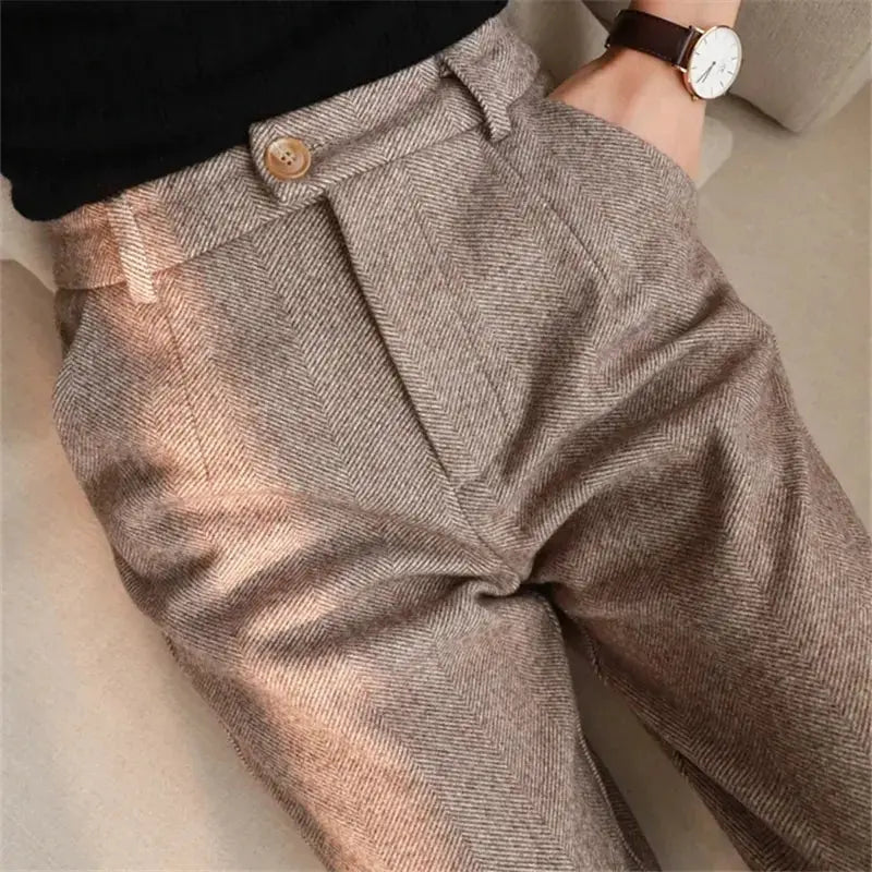 Women's Tailored Trousers with High Waist and Pleated Front
