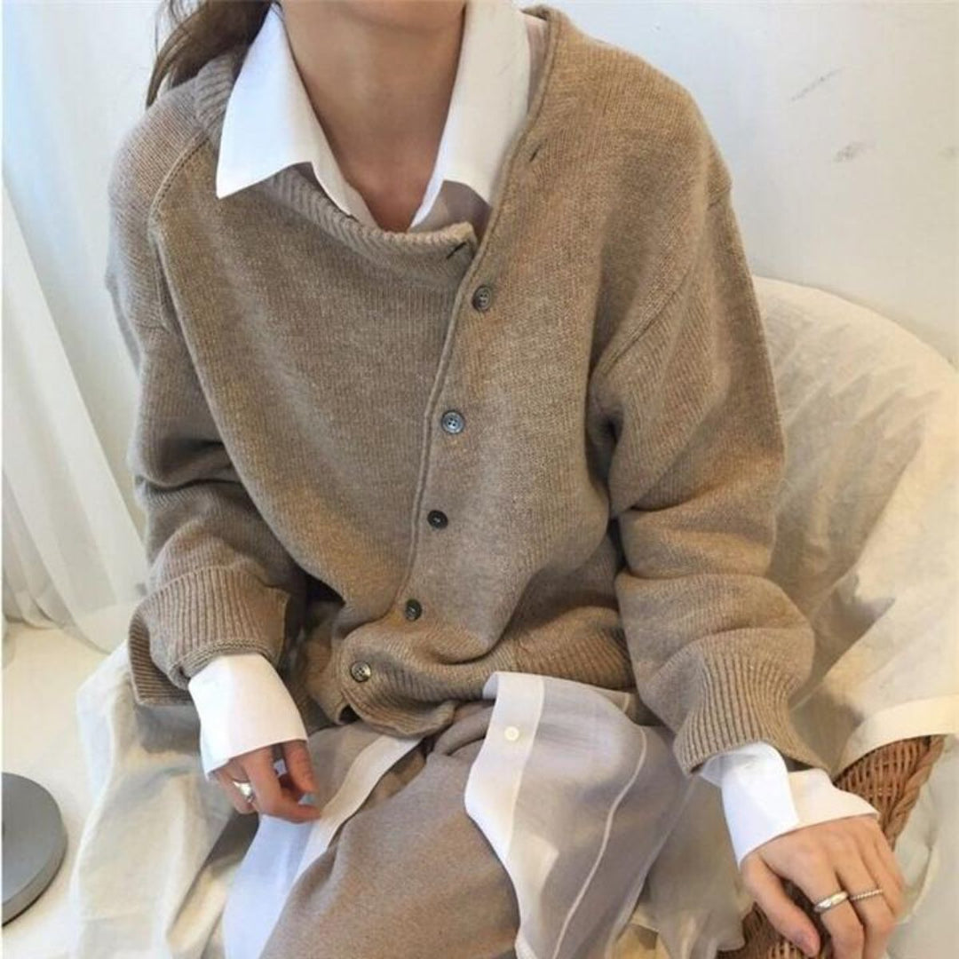 Women's Knitted Cardigan with Round Neck and Button Front