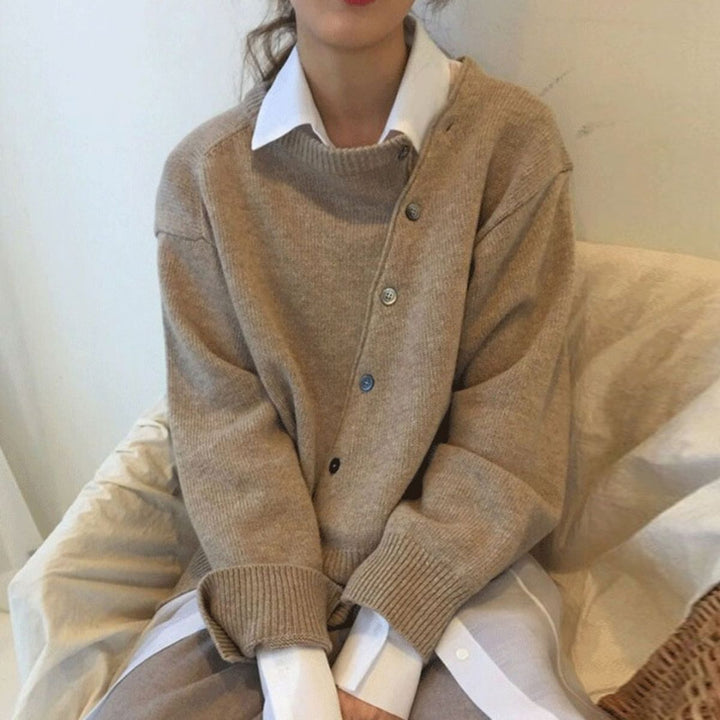 Women's Knitted Cardigan with Round Neck and Button Front