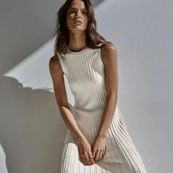 Women's Pleated Midi Dress with Sleeveless Design and Round Neck